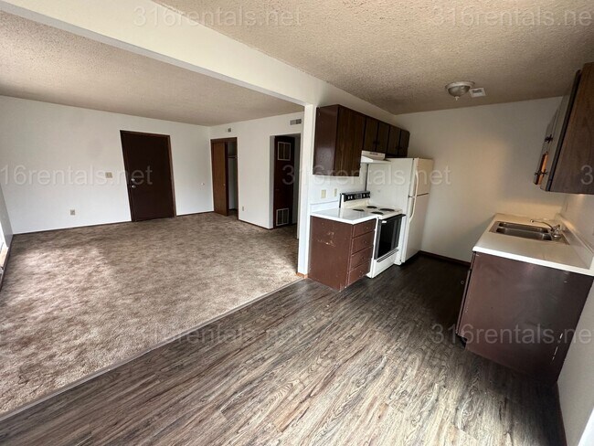 Foto del edificio - $750 - 2 bed 1 bath - Second floor Apartment