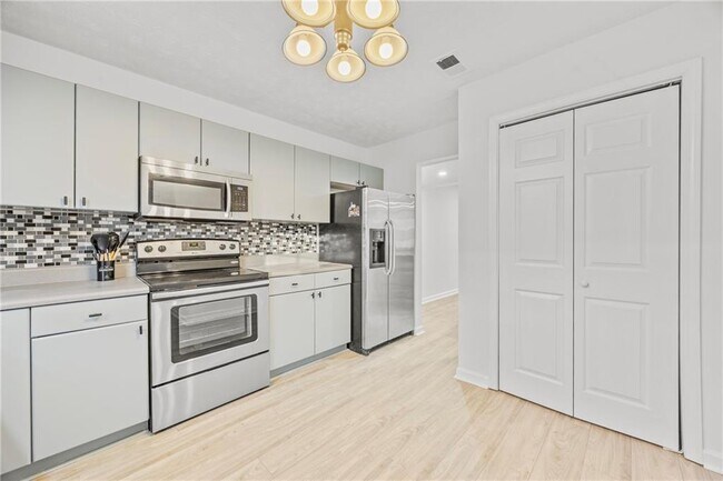 Foto del edificio - 2858 Spring Villa Ln