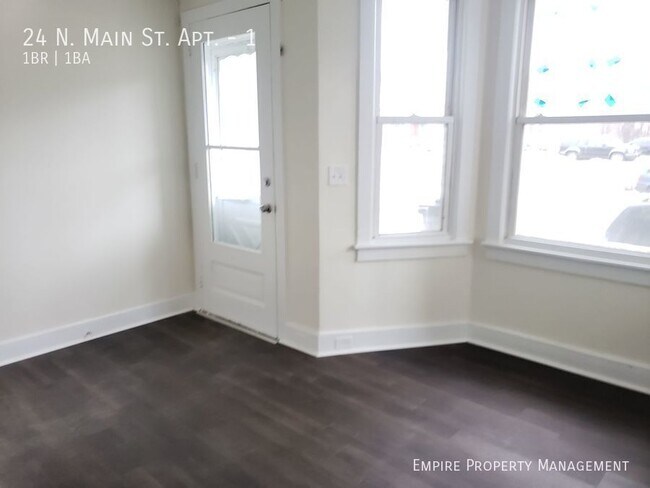 Foto del edificio - 1st Floor: 1 Bedroom/ 1 Bathroom Apartment...