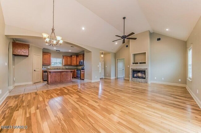Building Photo - 106 Squirrel Ln