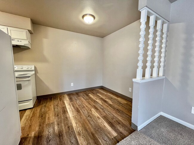 Foto del edificio - Larch1642 (KC-AM)