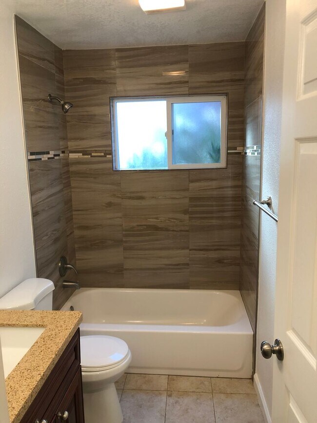 Foto del edificio - Cozy 1 bedroom ground floor apartment