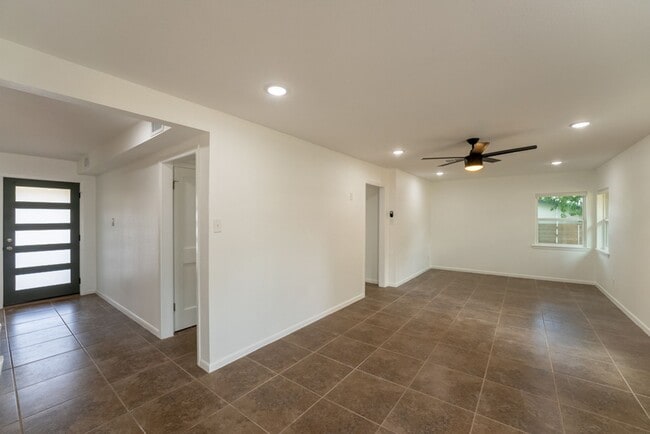 Foto del edificio - 1307 Berkshire Dr