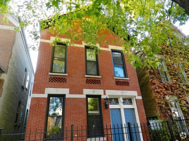 Building Photo - 2336 N Southport Ave