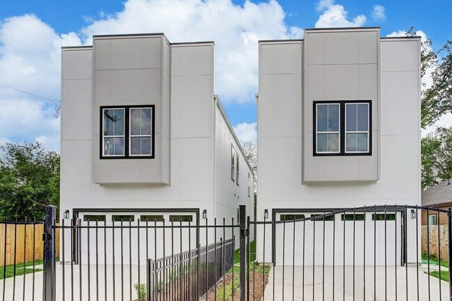 Foto del edificio - 3818 Lynnfield St