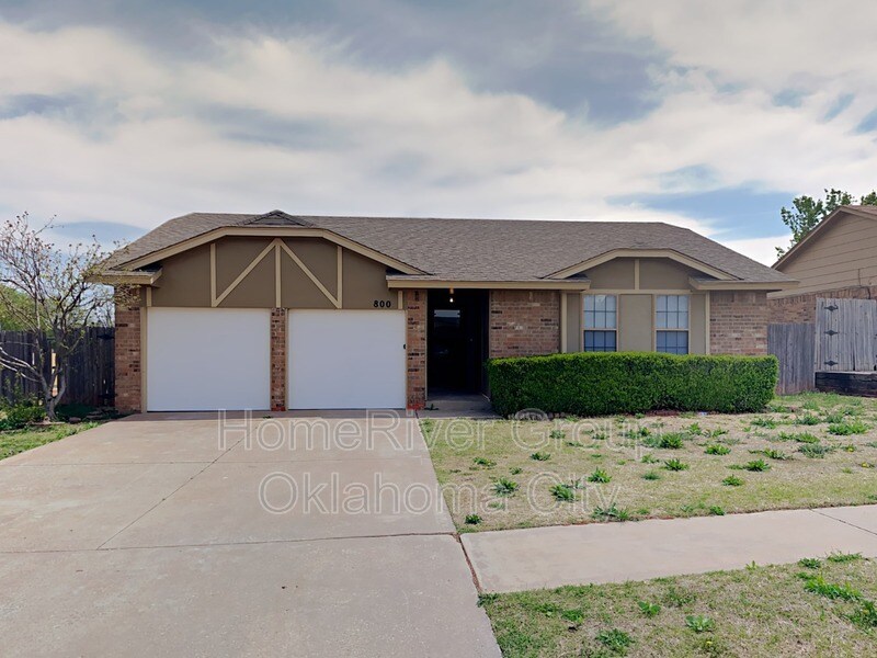 800 Ramblin Oaks Dr, Moore, OK 73160 House for Rent in Moore, OK