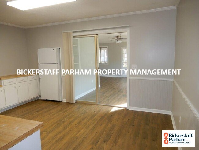 Building Photo - Brick Home Located Off Of Schatulga Rd! Wi...