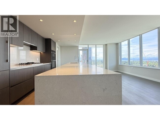 Building Photo - 485 W 42nd Ave