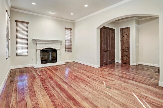 Building Photo - 2823 Stuart Manor
