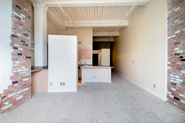 Plush Carpeting at The Greenhouse Apartments in Omaha, Nebraska - The Greenhouse