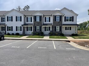 Building Photo - 1100 Peony Ln