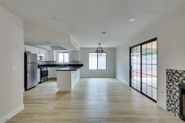 Building Photo - 2337 Chatfield Dr