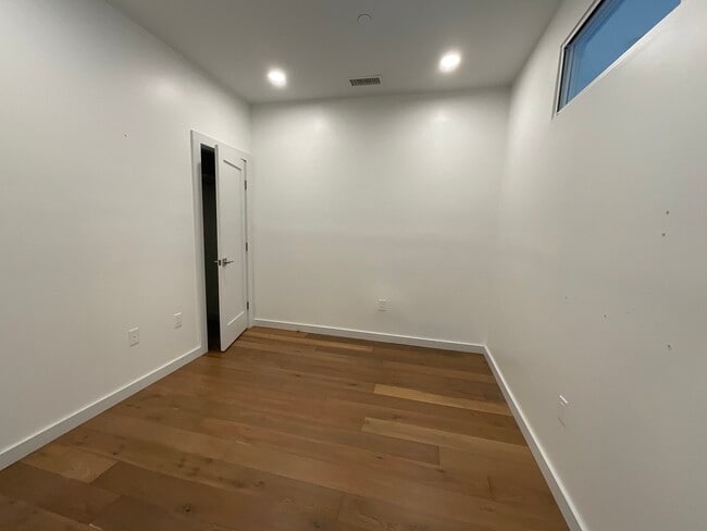 Building Photo - 97 Elmwood St
