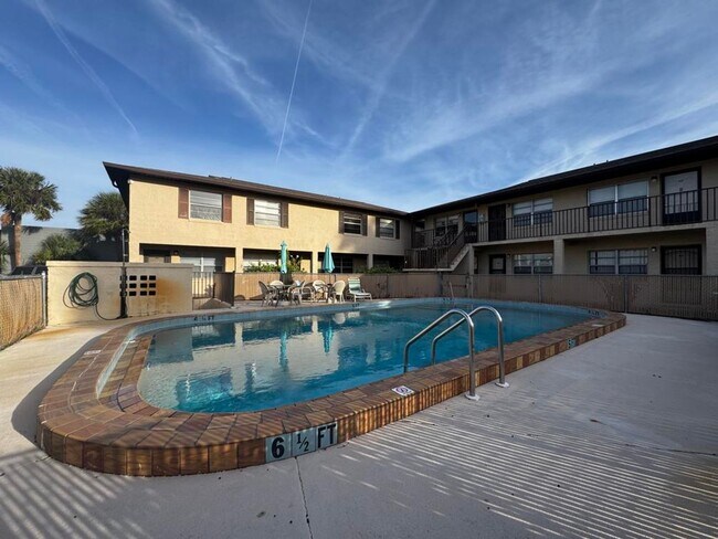 Foto del edificio - 2/1.5 in Concord Condominiums