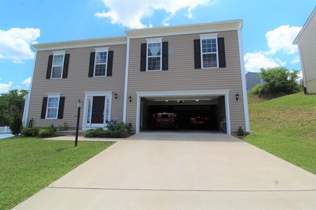 Building Photo - 3 br, 2 bath House - 111 Summers Ridge Road