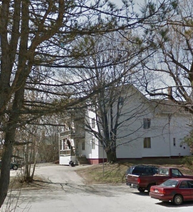 Building Photo - 617 Main St