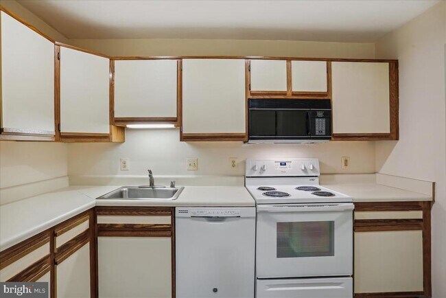 Foto del edificio - 18401 Guildberry Dr