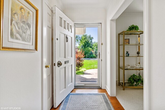 Foto del edificio - 2728 Iroquois Rd