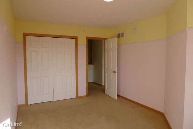 Foto del edificio - 2 br, 2 bath Townhome - 14590 Sumter Ave