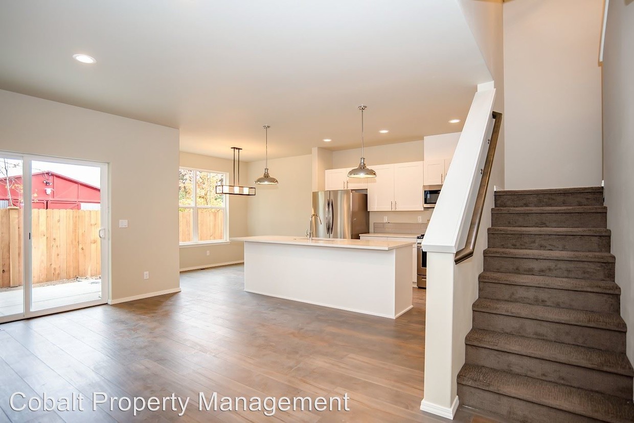 Foto principal - 2376 NE 6th St