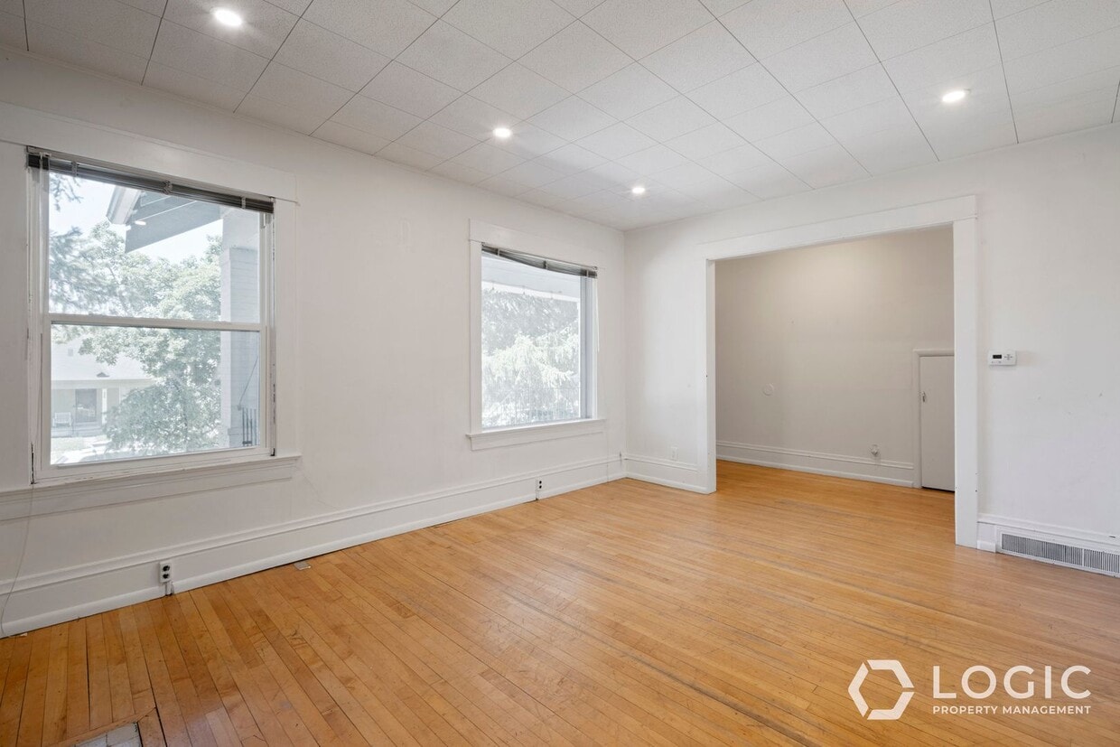 Photo - 423 S Douglas Street