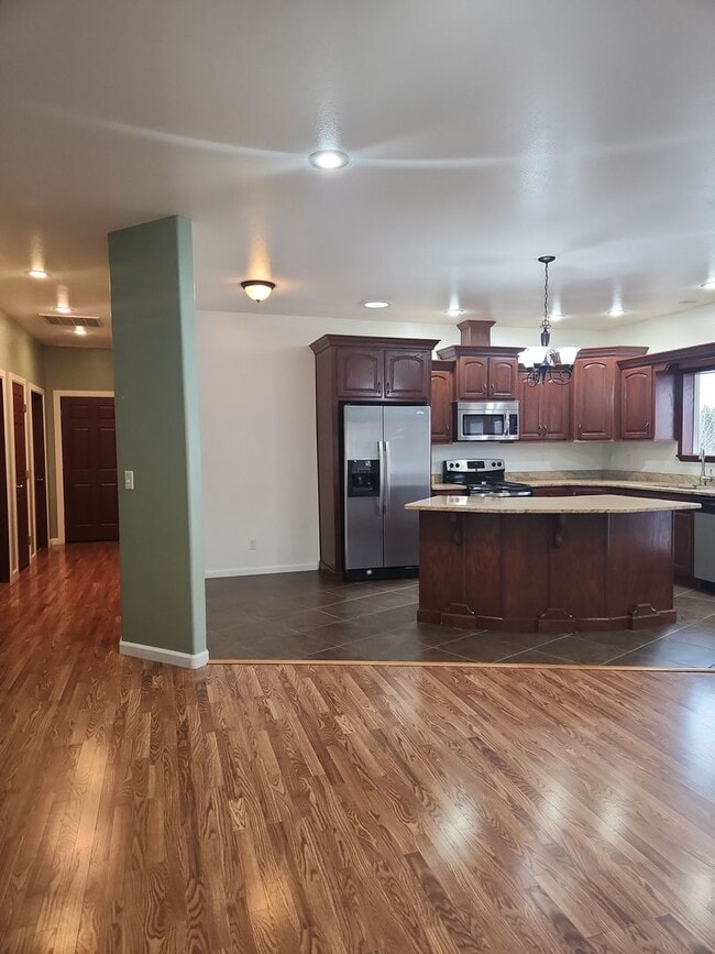 Building Photo - 3 Bed 2 Bath one story home