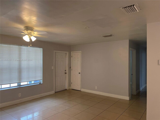 Foto del edificio - 4841 NW 13th Ct