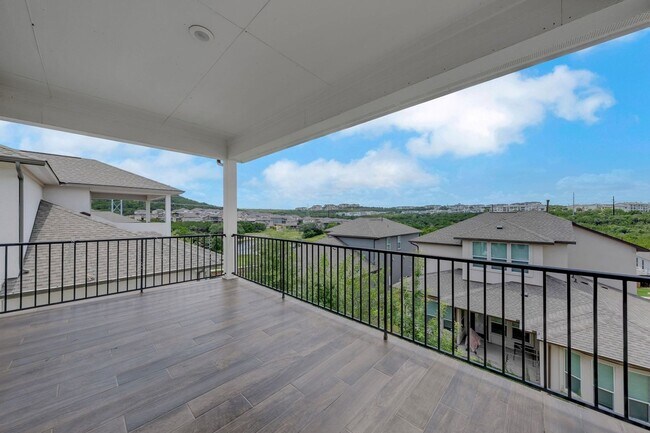 Foto del edificio - Spacious 4BR Condo in Austin