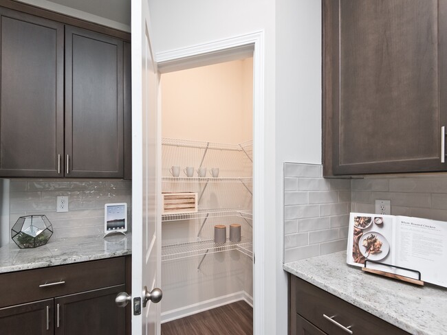 Foto del edificio - 1585 Villageside Ct
