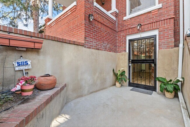 Building Photo - Charming 2BR Condo in Denver