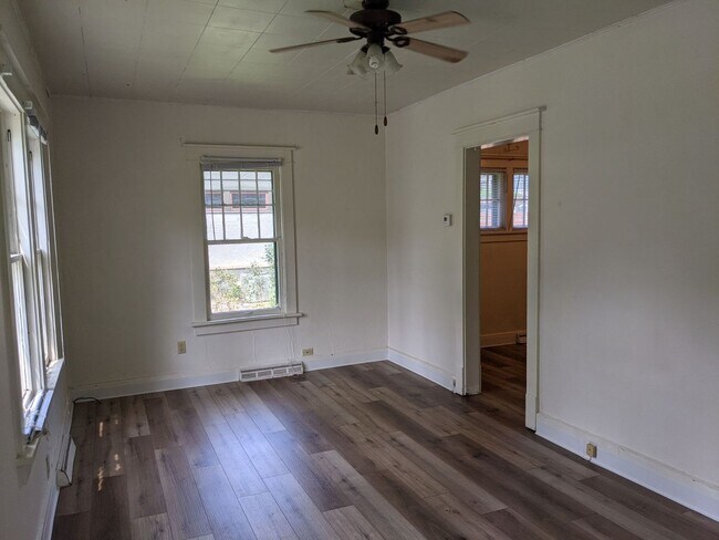 Foto del edificio - AVAILABLE NOW!!!  1 bedroom, 1 bath house ...