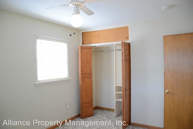 Building Photo - 4 br, 2 bath Room For Rent - 2035 Tecumseh