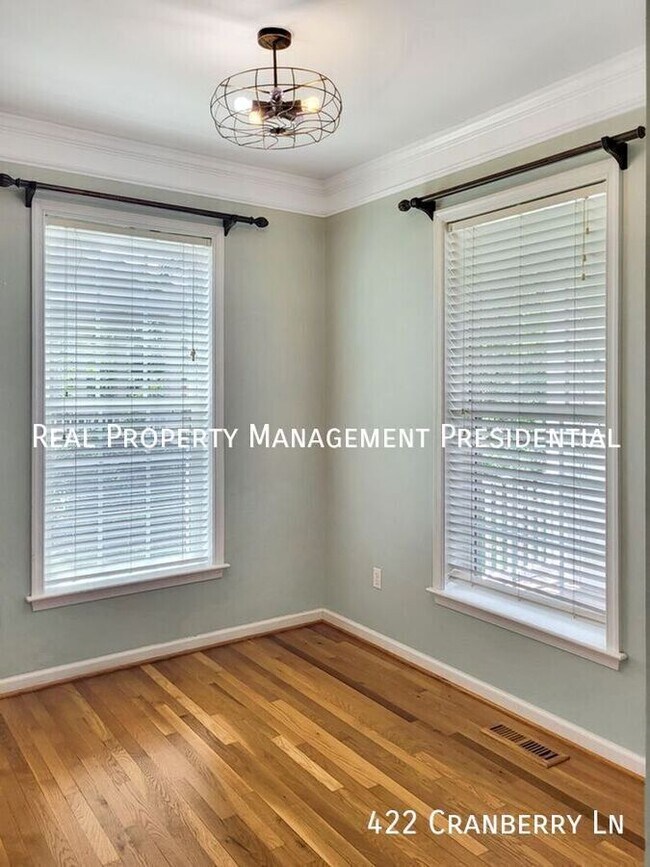 Foto del edificio - 422 Cranberry Ln