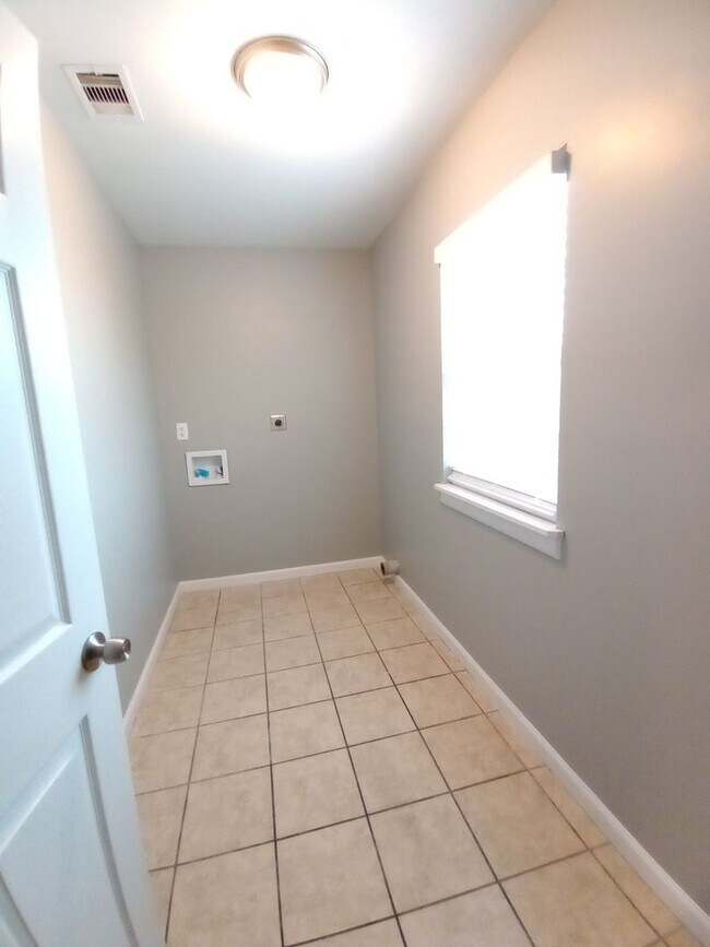 Building Photo - 2645 Gravier St