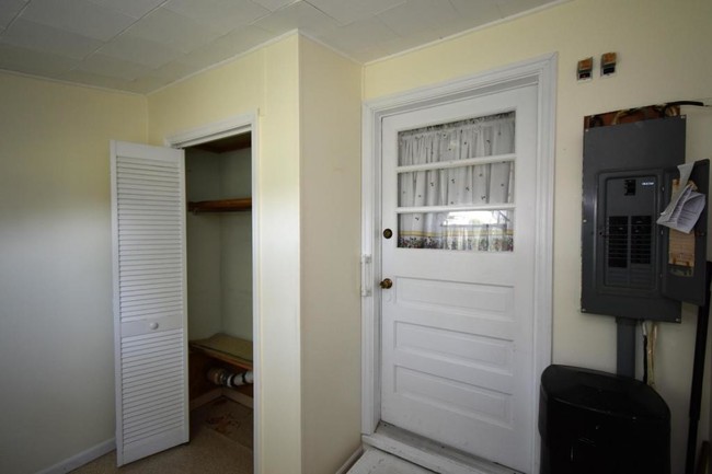 Foto del edificio - 4906 Delong Rd.