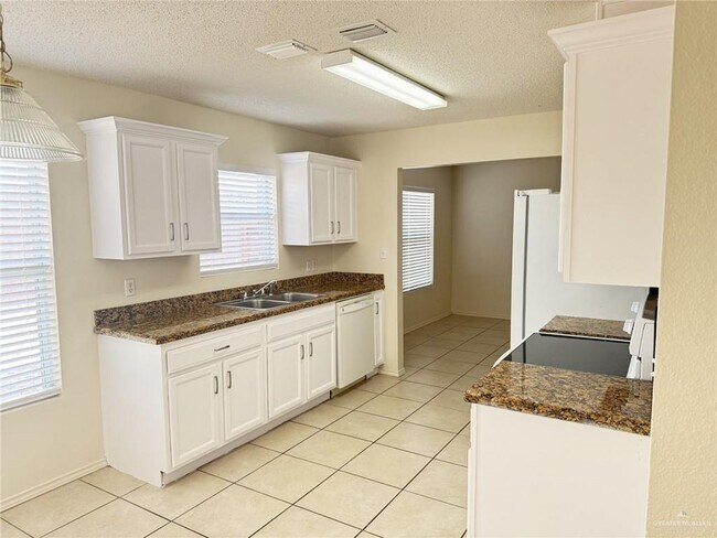 Building Photo - 19 Santa Rocio Ct