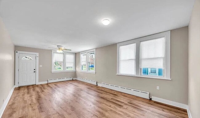 Building Photo - 348 Woodbine Way