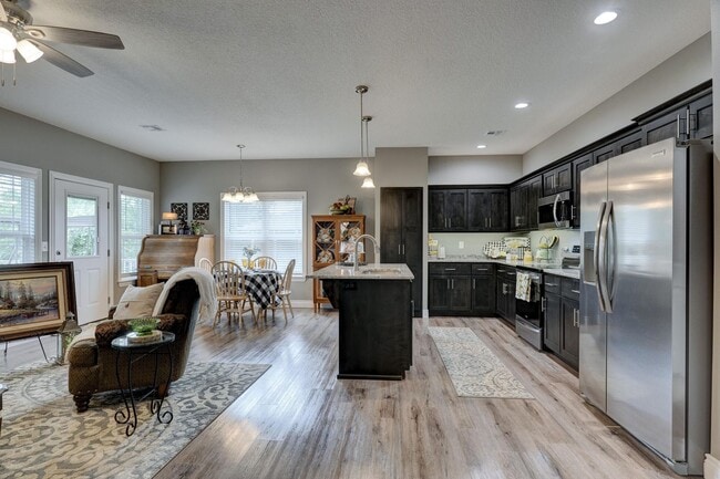 Foto del edificio - UNIT AVAILABLE 6/10/24 ! ! 2-BEDROOM 2-BATH DUPLEXES LOCATED IN NEOSHO!