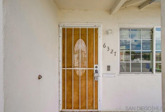 Foto del edificio - 6327 Newsome Dr