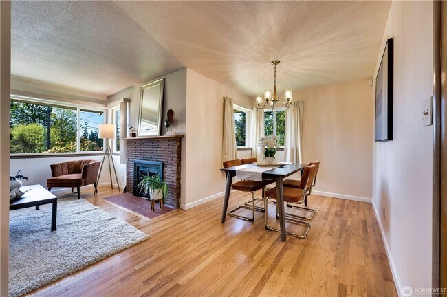 Foto del edificio - 3 Bedroom 1.75 bathroom home in Mukilteo w...