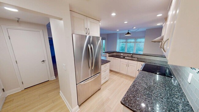 Foto del edificio - Upgraded 2bd/2Ba Mariana District Condo - Pet Friendly!