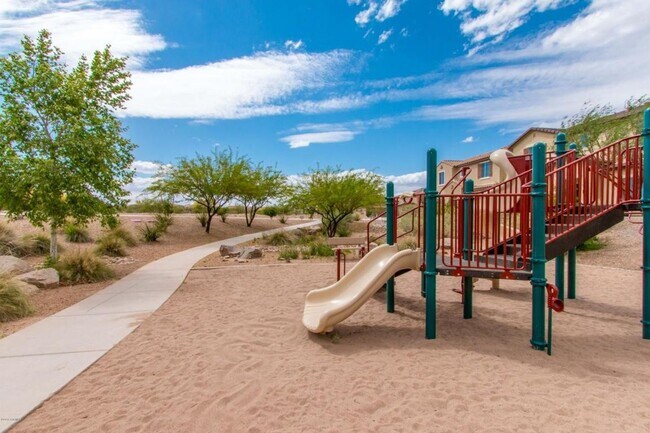 Building Photo - BEAUTIFUL HOME IN VAIL SCHOOL DISTRICT! 3 bed and 3 bath!