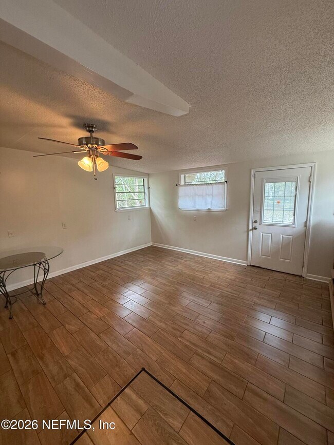 Building Photo - 909 La Marche Dr