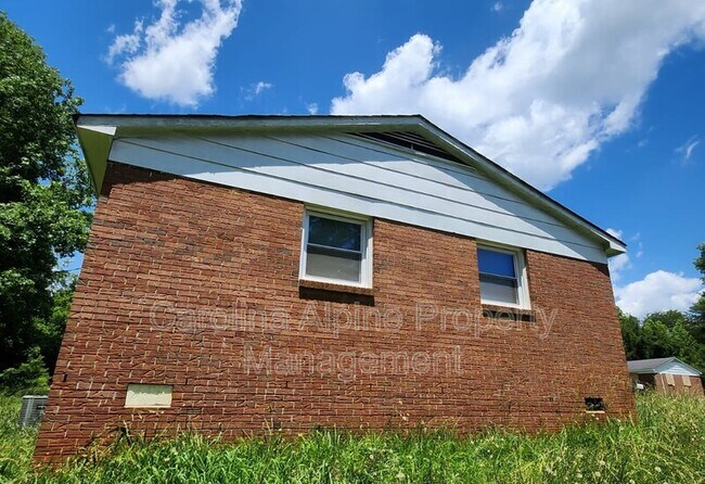 Foto del edificio - 3621 Somerset Dr