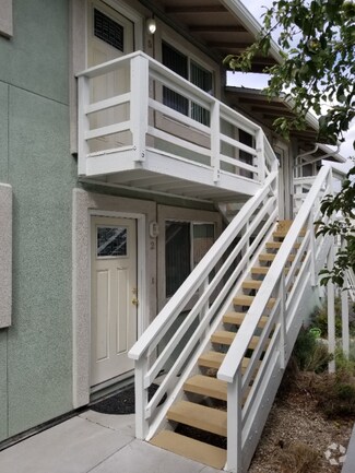 Building Photo - 1025 Oak St