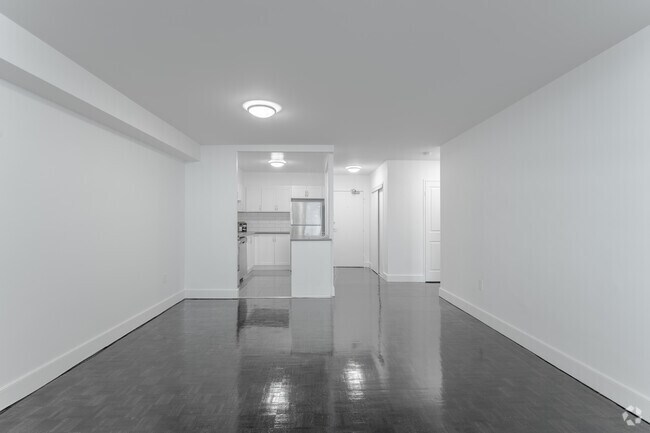 1 chambre, 1 salle de bain - 749 pi² - Salon et salle à manger - 2450 & 2460 Weston Rd
