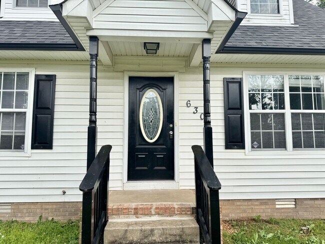Foto del edificio - Three Bedroom Close to Ft. Campbell