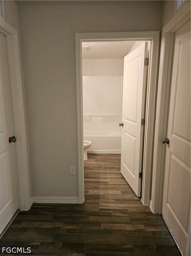 Foto del edificio - 901 NW 15th Pl
