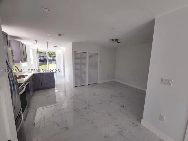 Foto del edificio - 7245 SW 21st St