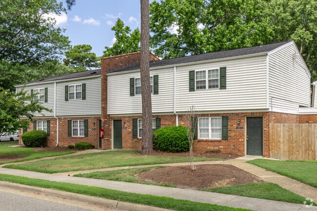 Building Photo - Hickory Point Townhomes